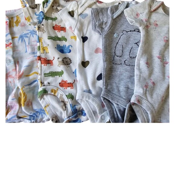 Lot of 4 Newborn Onesies + 1 Romper – Gerber & Carter’s Baby Basics - Picture 2 of 5